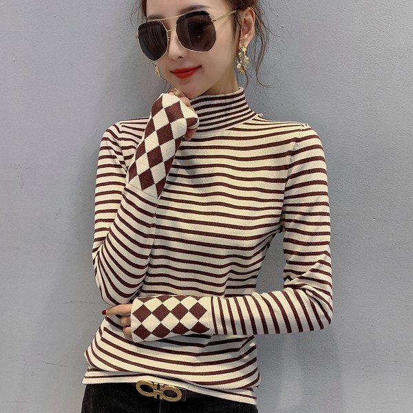 Ριγέ γυναικεία μπλούζα με δαντέλα σε διάφορα χρώματα