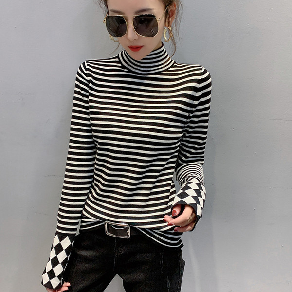 Ριγέ γυναικεία μπλούζα με δαντέλα σε διάφορα χρώματα