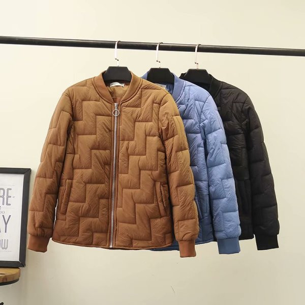 Női téli rövid téli kabát fekete, kék és barna cipzárral