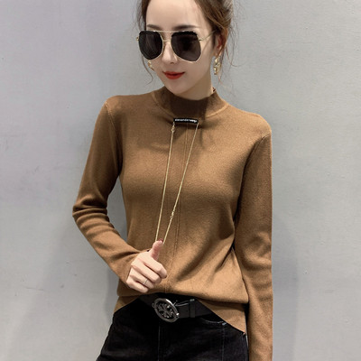 Női őszi-téli blúz kerek nyakkivágással, fém elemekkel