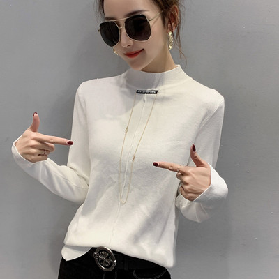 Női őszi-téli blúz kerek nyakkivágással, fém elemekkel