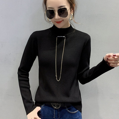 Női őszi-téli blúz kerek nyakkivágással, fém elemekkel