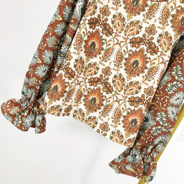 Μικρή casual μπλούζα με μακριά μανίκια και χρωματιστό μοτίβο