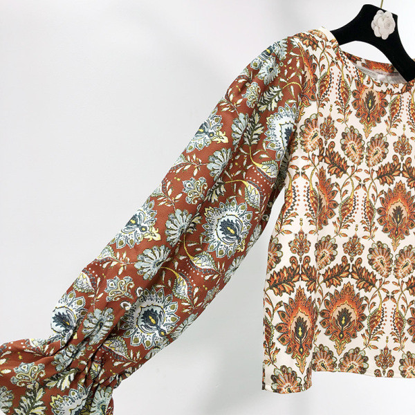 Μικρή casual μπλούζα με μακριά μανίκια και χρωματιστό μοτίβο