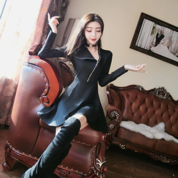 Μοντέρνο γυναικείο φόρεμα με φερμουάρ σε μαύρο χρώμα