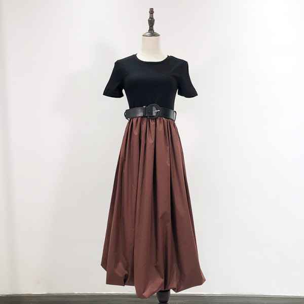 Μακρύ γυναικείο φόρεμα με ζώνη και κοντό μανίκι