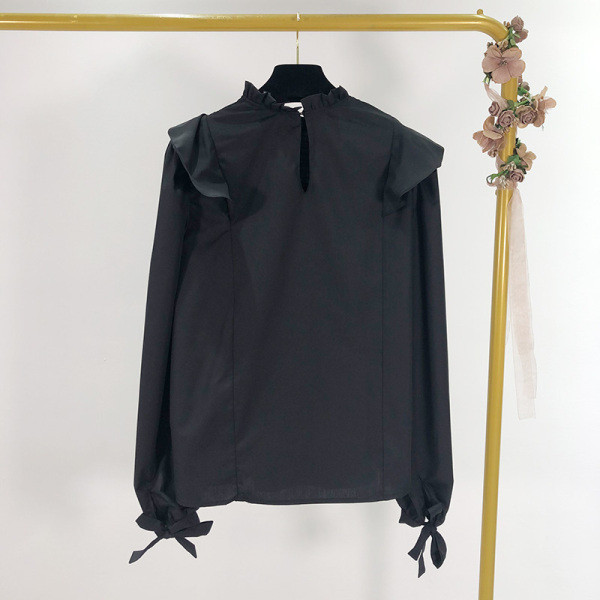 Γυναικεία φαρδιά μπλούζα με βολάν και κορδόνια σε μαύρο χρώμα