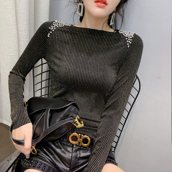 Μοντέρνα γυναικεία μπλούζα με γυαλιστερό αποτέλεσμα και πέτρες σε δύο χρώματα