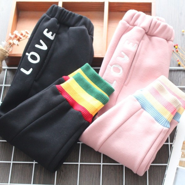 Νέο μοντέλο παιδικό αθλητικό παντελόνι  με κεντήματα σε ροζ και μαύρο χρώμα