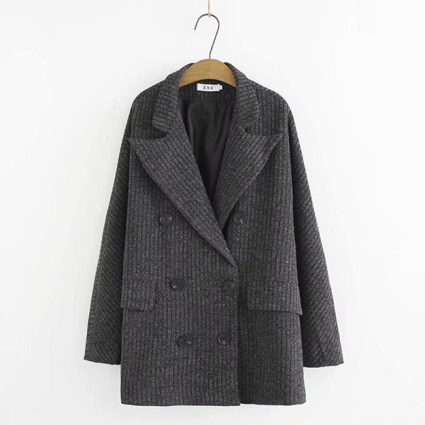 Modern női hosszú kabát, gombokkal és zsebekkel szürke és fekete színben