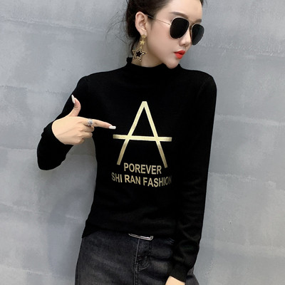 Női blúz színes felirattal fehér, kék és fekete színben