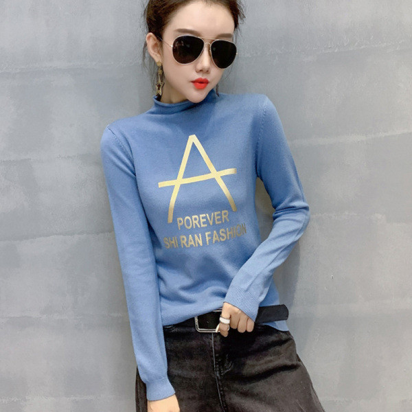 Női blúz színes felirattal fehér, kék és fekete színben