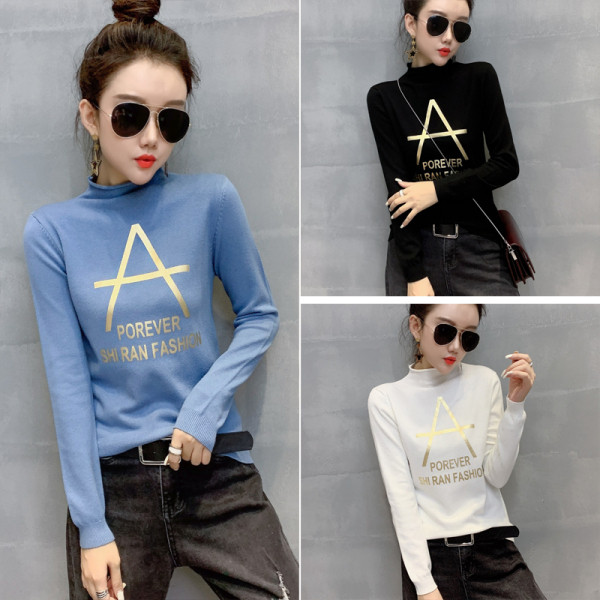 Női blúz színes felirattal fehér, kék és fekete színben