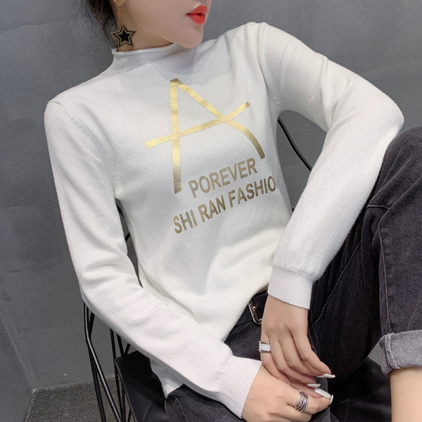 Női blúz színes felirattal fehér, kék és fekete színben