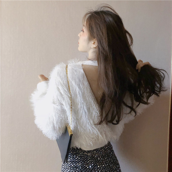 Modern női blúz hosszú ujjal, fekete-fehér rojtokkal