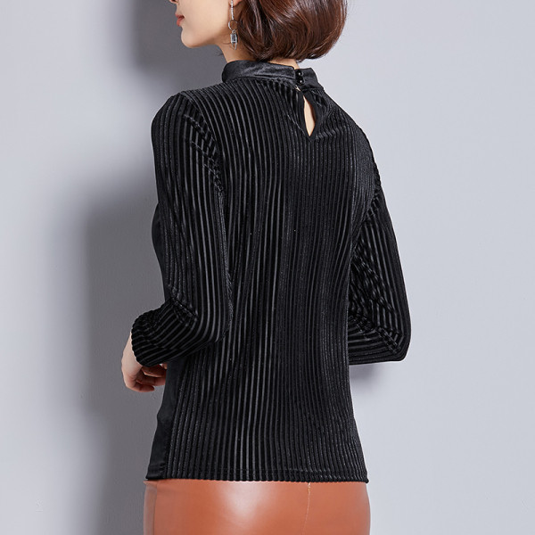 Κομψή γυναικεία μπλούζα σε τρία χρώματα με κεντήματα