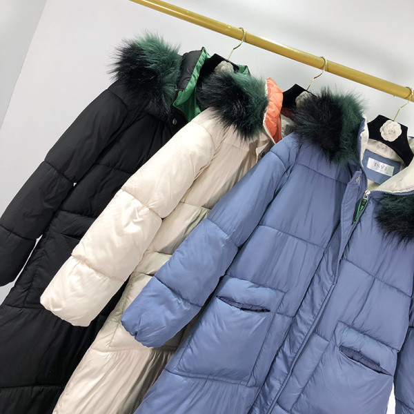 Hosszú téli kabát kék, bézs és fekete pehelyszínnel