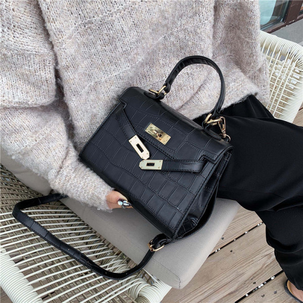 Κομψή γυναικεία έκο δερμάτινη τσάντα σε τρία χρώματα