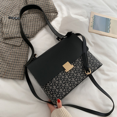 Κομψή γυναικεί οικολογική δερμάτινη τσάντα με μεταλλική στερέωση