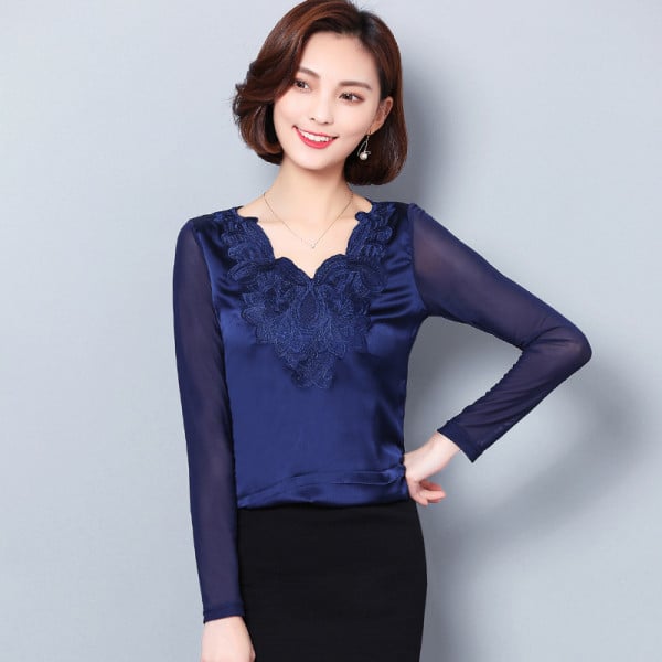 Női blúz három színben, hímzéssel és V-nyakkal