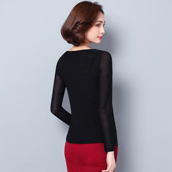 Női blúz három színben, hímzéssel és V-nyakkal