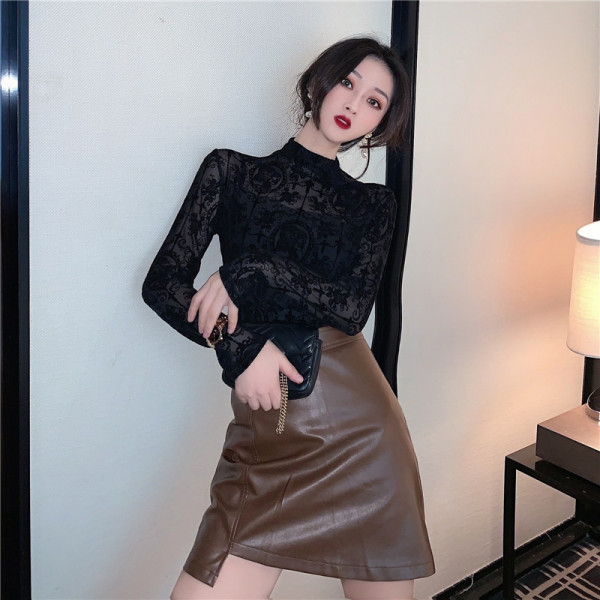 Bluză de damă modernă din dantelă cu guler înalt și broderie în negru