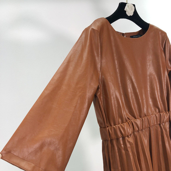 Eco δερμάτινο γυναικείο φόρεμα σε καφέ χρώμα με δαντέλα