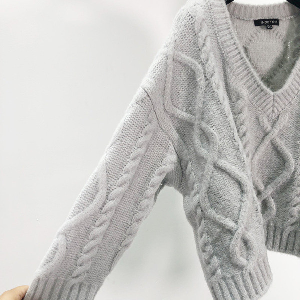 Κοντό και φαρδύ πουλόβερ με κορδόνι σε γκρι χρώμα