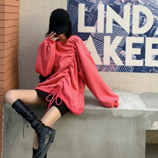 Μοντέρνα γυναικεία φαρδύ μπλούζα με ωοειδές λαιμόκοψη και κορδόνια σε μπλε, κόκκινο και μαύρο χρώμα