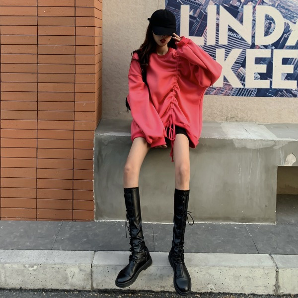 Μοντέρνα γυναικεία φαρδύ μπλούζα με ωοειδές λαιμόκοψη και κορδόνια σε μπλε, κόκκινο και μαύρο χρώμα