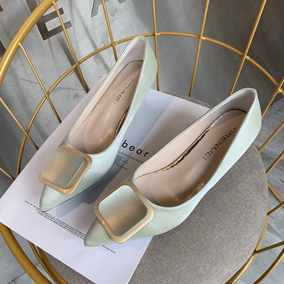 Γυναικεία μοντέρνα παπούτσια με χαμιλό τακούνι με μεταλλική πόρπη σε διάφορα χρώματα