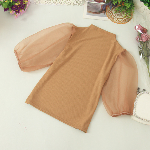 Μοντέρνα γυναικεία μπλούζα με τούλι και κοντό μανίκι 