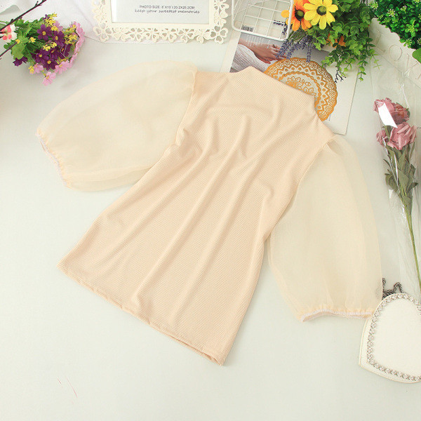 Μοντέρνα γυναικεία μπλούζα με τούλι και κοντό μανίκι 