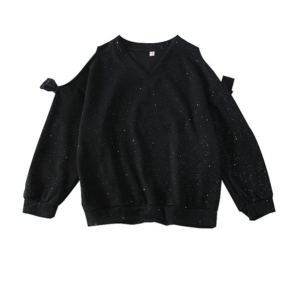 Νέο μοντέλο γυναικείο πουλόβερ με λαιμόκοψη και κομψό εφέ σε λευκό και μαύρο χρώμα