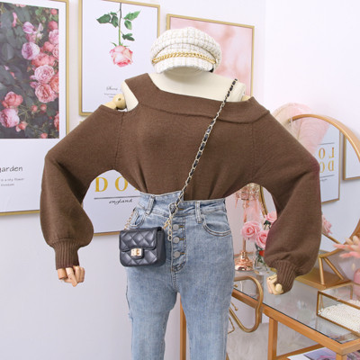 Καθημερινό γυναικείο πουλόβερ με λαιμόκοψη σε διάφορα χρώματα