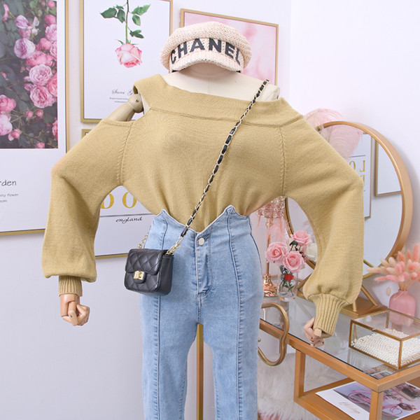 Καθημερινό γυναικείο πουλόβερ με λαιμόκοψη σε διάφορα χρώματα