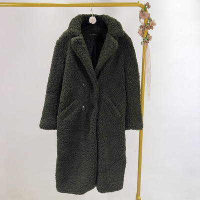 Дълго модерно пухено палто в черен цвят с джобове