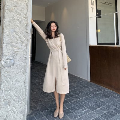 Női kötött overál spitz nyakkivágással és nyakkendővel