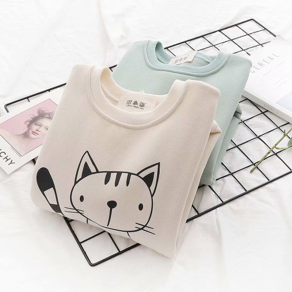 Μοντέρνα γυναικεία μπλούζα με στρογγυλό λαιμόκοψη και εφαρμογή σε πράσινο και μπεζ χρώμα