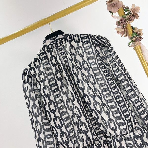 Női széles ing szalaggal a nyakkivágáson, színes mintával