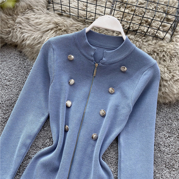 Rochie de dama tricotata cu elemente nasturi in negru si albastru