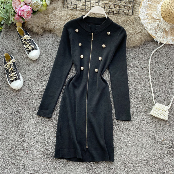 Rochie de dama tricotata cu elemente nasturi in negru si albastru