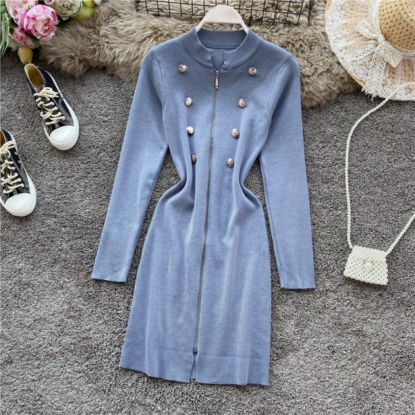 Rochie de dama tricotata cu elemente nasturi in negru si albastru