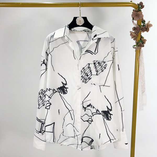 Széles női ing fehér színben, klasszikus mintával