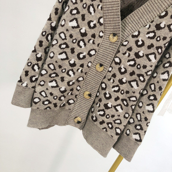 Hosszú alkalmi mellény gombokkal és állatmintával