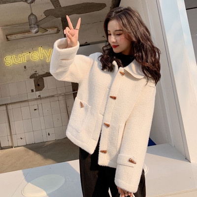 Μοντέρνο γυναικείο χνουδοτό παλτό με τσέπες και κουμπιά