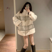 Нов модел дамско палто с пух и цип в бежов цвят 