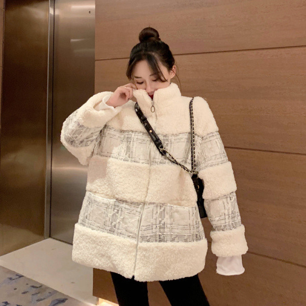 Нов модел дамско палто с пух и цип в бежов цвят 