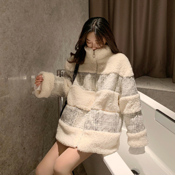 Нов модел дамско палто с пух и цип в бежов цвят 