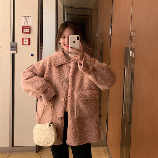 Női télikabát széles modell zsebekkel, rózsaszín és fehér színben